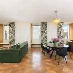 Moon River Luxury Apartment