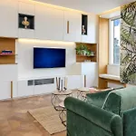 Moon River Luxury Apartment